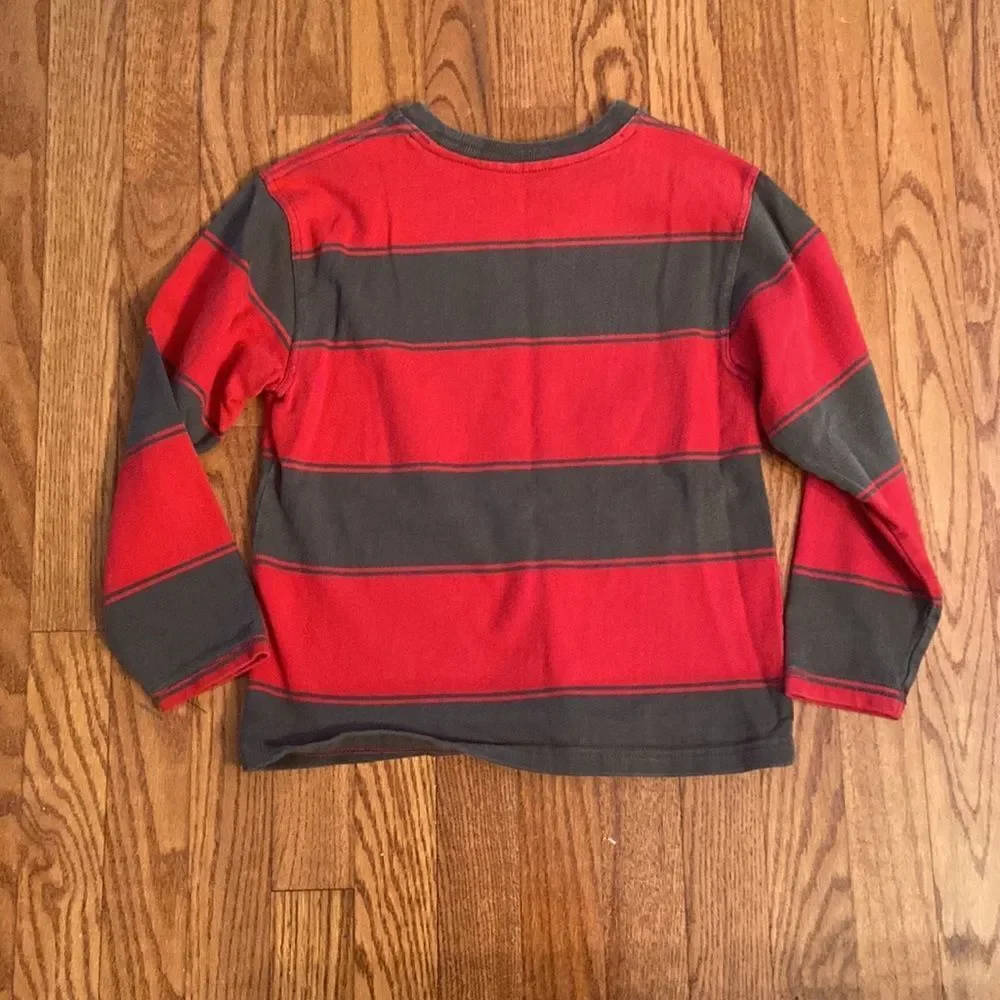 Gap kids size 6/7 long sleeve shirt gray and red